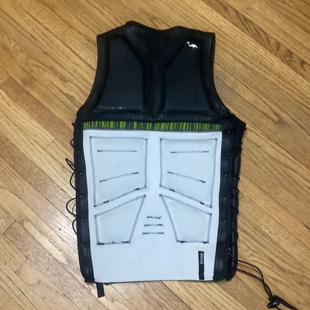 Ten80 three wakeboarding vest. - Picture 11 of 12